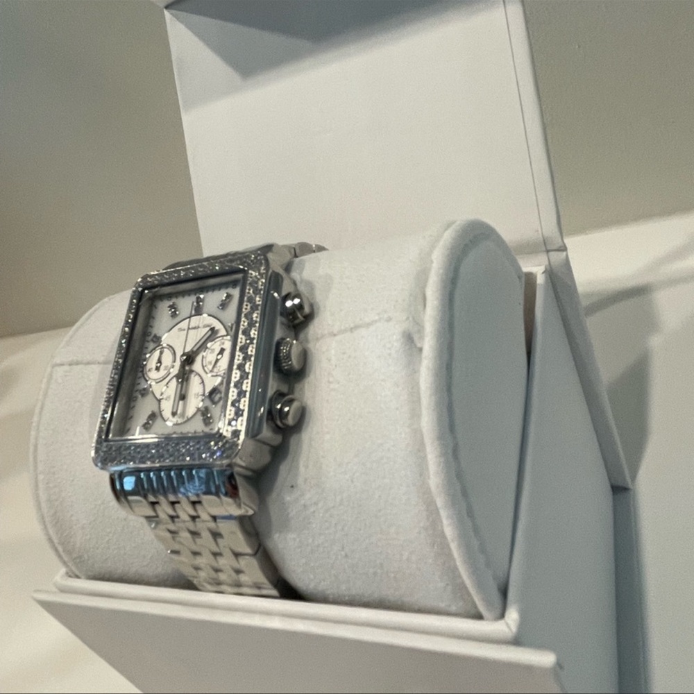 Beautiful Kent Watch - Picture 3 of 3